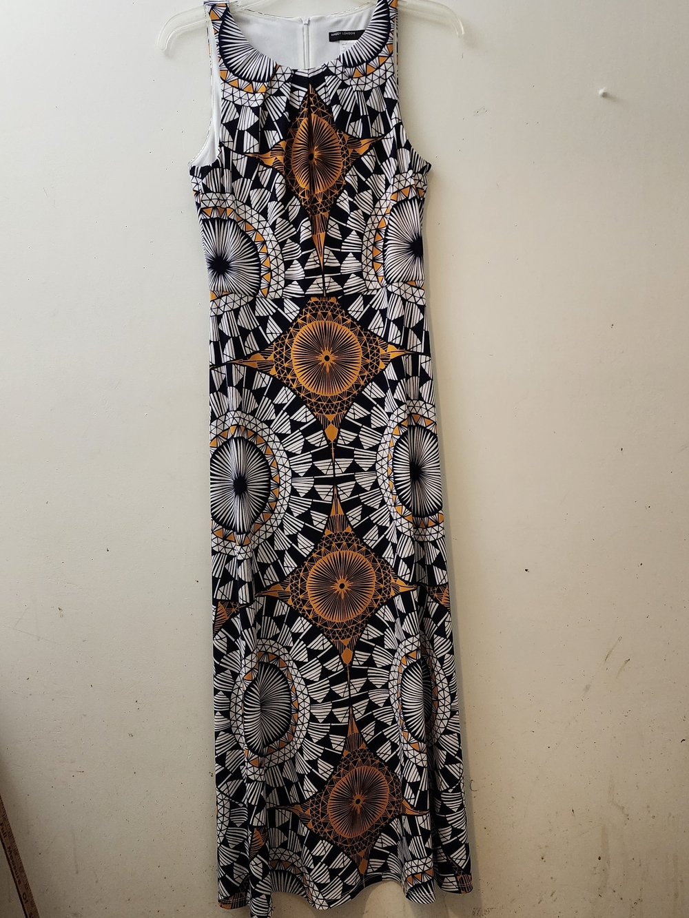 Maggy London 6 Graphic Sleeveless Geo-Print Maxi Dress in Black, White & Gold